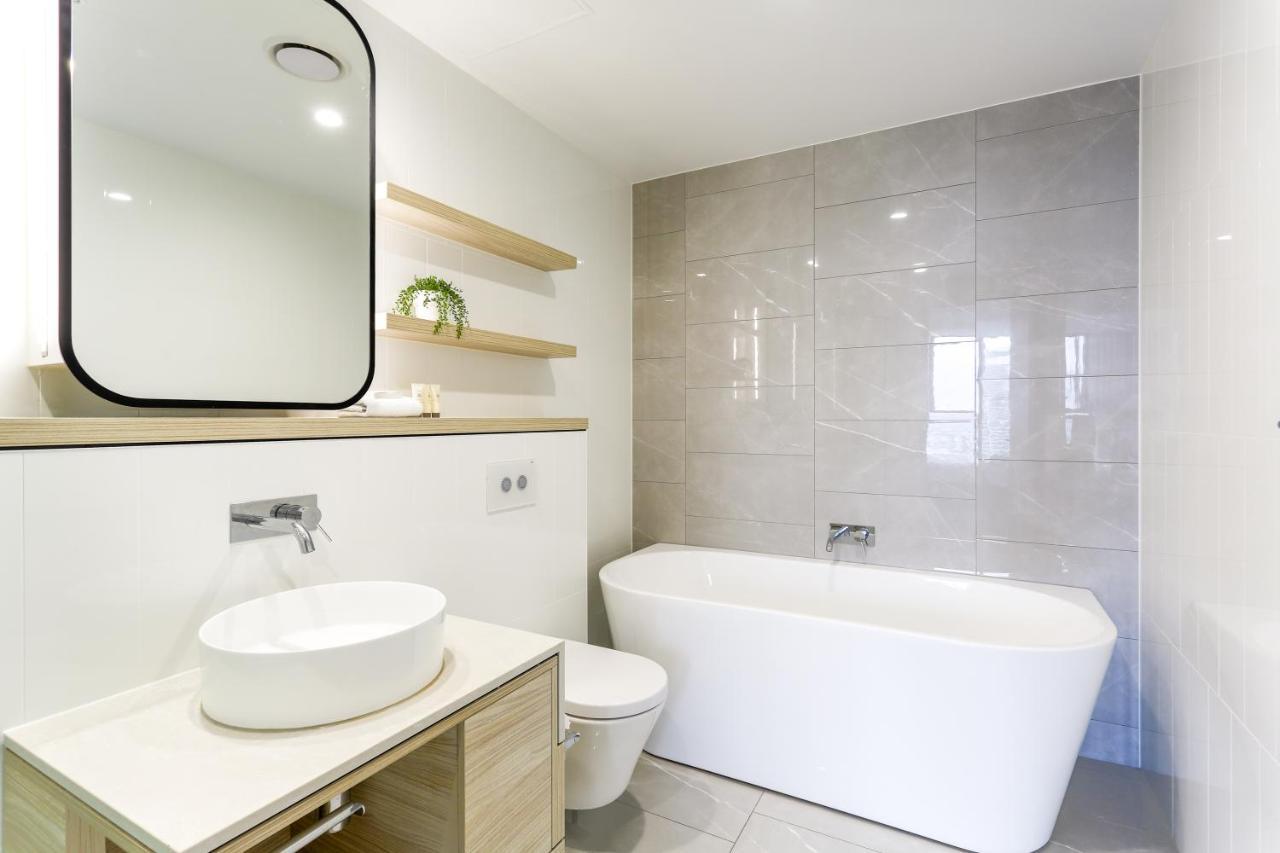 Sea View Beachfront Apartment In Surfers Gold Coast Esterno foto